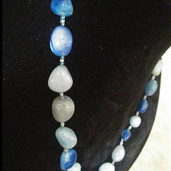 Elegant Blue Quartz Necklace - Picture 2 of 4